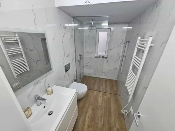 Tirane, jepet me qera apartament 2+1+Ballkon Kati 3, 75 m² 820 € (Myslym Shyri)