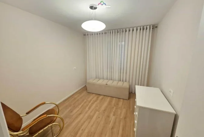 Tirane, jepet me qera apartament 2+1+Ballkon Kati 3, 75 m² 820 € (Myslym Shyri)