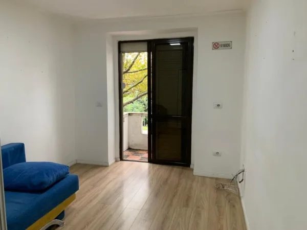Tirane, jepet me qera ambjent biznesi Kati 2, 66 m² 727 € (Kryqezimi i Vasil Shantos.)