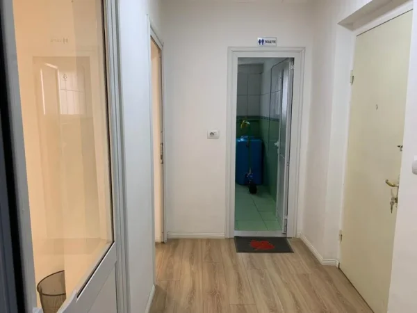 Tirane, jepet me qera ambjent biznesi Kati 2, 66 m² 727 € (Kryqezimi i Vasil Shantos.)