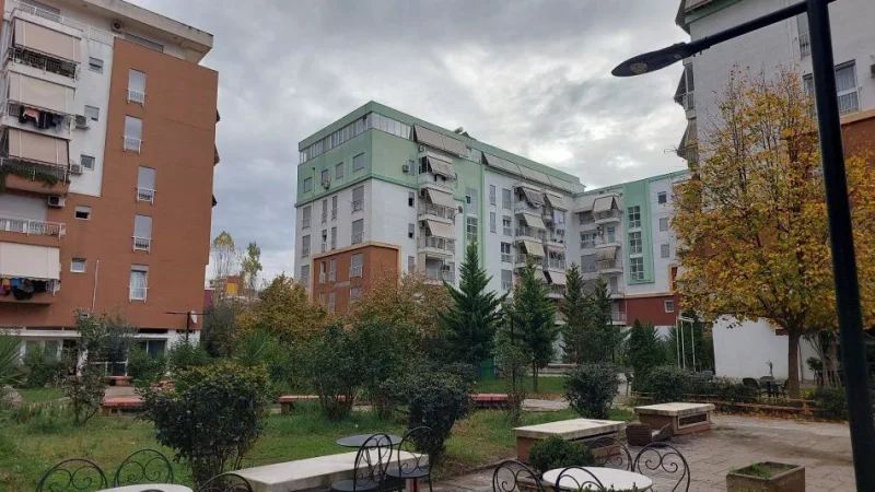 Tirane, jepet me qera apartament 2+1+Ballkon Kati 2, 100 m² 770 € (SPAKU GENER 2)