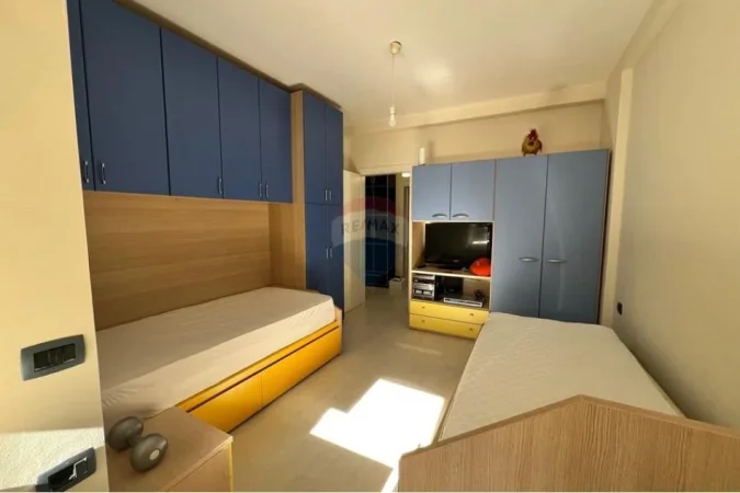 Tirane, jepet me qera apartament 2+1 , 850 € 