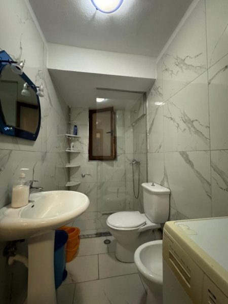 Tirane, jepet me qera apartament 1+1+Ballkon Kati 2, 60 m² 600 € (KAFE FLORA)