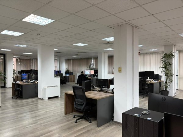 Tirane, jepet me qera zyre Kati 7, 330 m² 5.940 € (Qender)