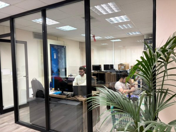 Tirane, jepet me qera zyre Kati 7, 330 m² 5.940 € (Qender)