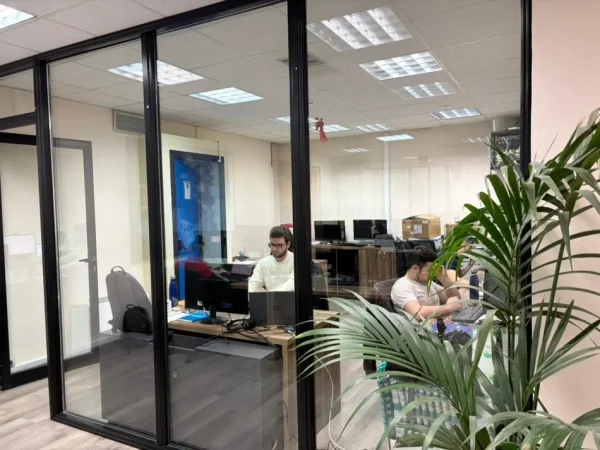 Tirane, jepet me qera zyre Kati 7, 330 m² 5.940 € (Qender)