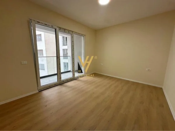 Tirane, jepet me qera zyre Kati 3, 97 m² 550 € (ASTIR)