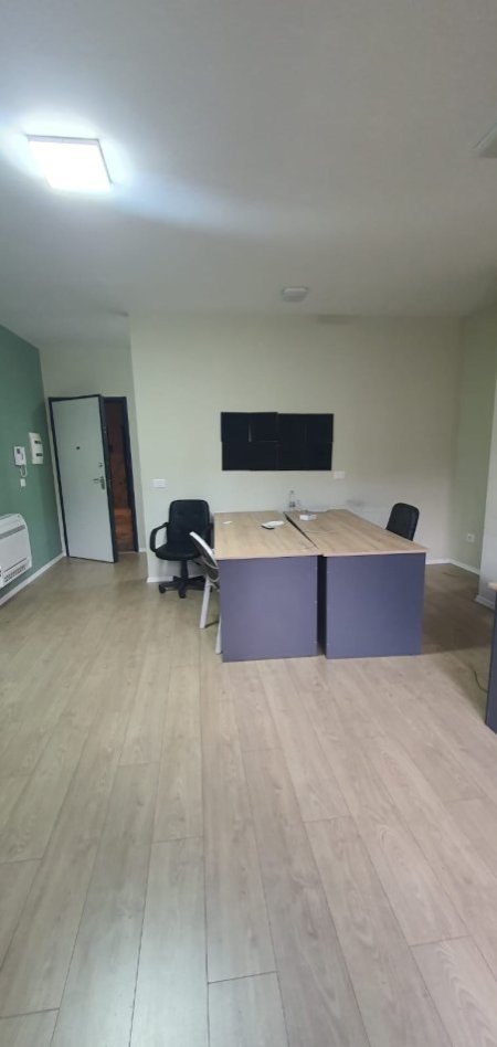Tirane, jepet me qera zyre , 85 m² 850 € (21 Dhjetori)