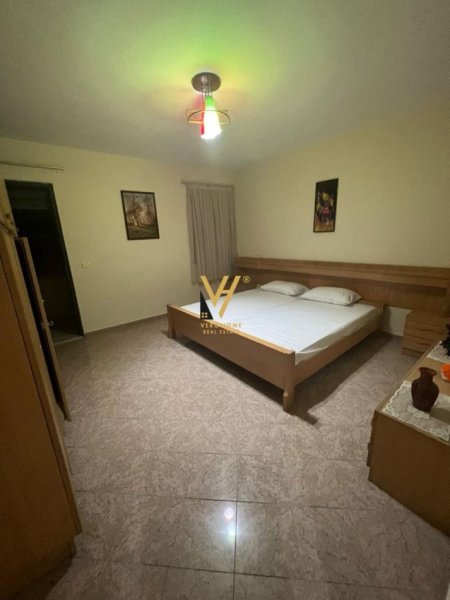 Tirane, jepet me qera apartament 2+1+Ballkon Kati 5, 80 m² 700 € (QENDER)