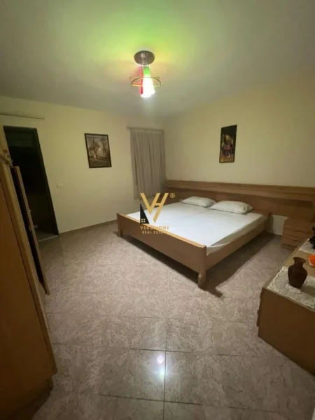 Tirane, jepet me qera apartament 2+1+Ballkon Kati 5, 80 m² 700 € (QENDER)