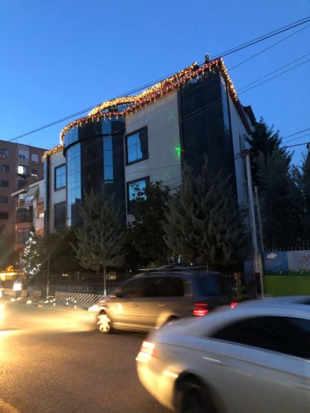 Tirane, jepet me qera ambjent biznesi , 1.700 m² 15.000 € (laprake)