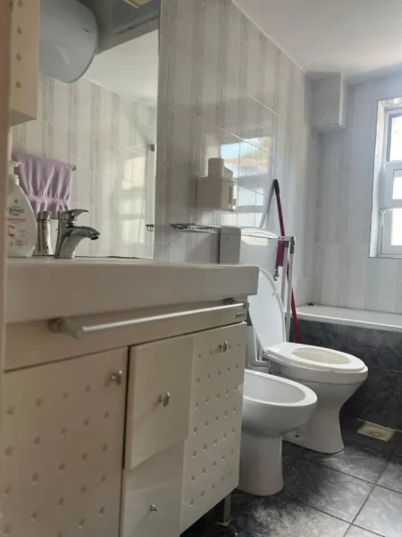 Tirane, jepet me qera apartament 2+1 , 80 m² 700 € (Myslym Shyri)