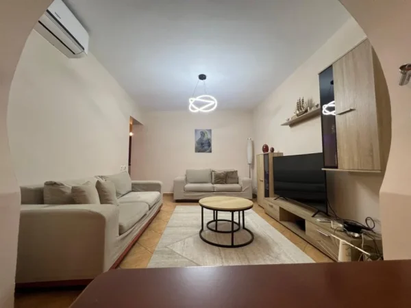 Tirane, jepet me qera apartament 2+1 , 80 m² 700 € (Myslym Shyri)
