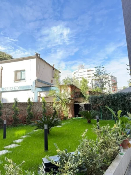 Tirane, shitet zyre , 36 m² (9 katshet)