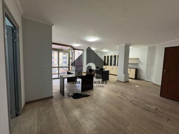 Tirane, shitet apartament 2+1+Ballkon Kati 3, 103 m² 258.000 € (21 - Dhjetori Bkt Bank)