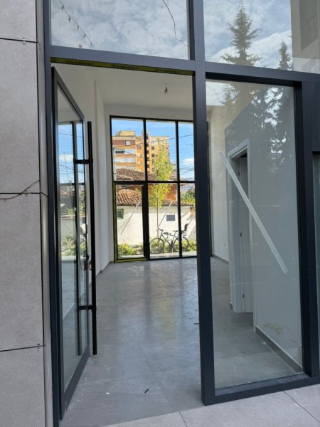 Tirane, shitet zyre , 36 m² (9 katshet)