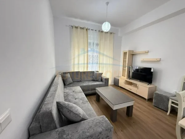 Tirane, jepet me qera apartament 2+1 Kati 5, 80 m² 500 € 