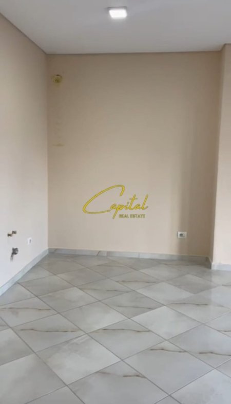 Tirane, jepet me qera ambjent biznesi Kati 1, 70 m² 500 € (PALLATI ME SHIGJETA)
