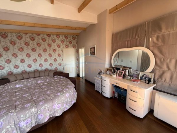 Tirane, shitet Dublex Kati 9, 268 m² (Pallati me Shigjeta)