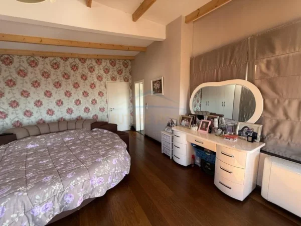 Tirane, shitet Dublex Kati 9, 268 m² (Pallati me Shigjeta)