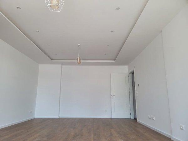 Tirane, jepet me qera zyre Kati 2, 131 m² 1.400 € (Lake View)