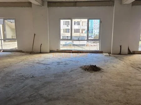 Shitet, Njesi sherbimi, Zogu i Zi, Tiranë. AREA60057