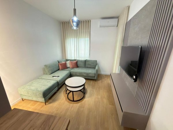 Tirane, jepet me qera apartament 1+1 Kati 6, 500 € 