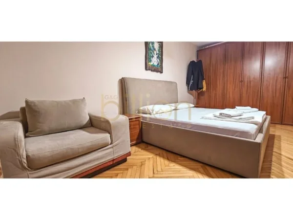 Tirane, jepet me qera 2+1 , 80 m² 700 € (Myslym Shyri)