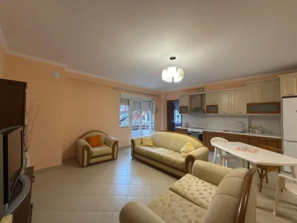 Shitet Apartament 2+1, “Rruga 1 Maji”, Korcë