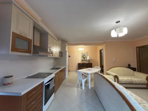 Shitet Apartament 2+1, “Rruga 1 Maji”, Korcë