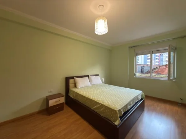 Shitet Apartament 2+1, “Rruga 1 Maji”, Korcë