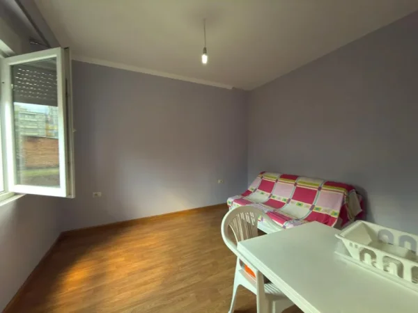 Shitet Apartament 2+1, “Rruga 1 Maji”, Korcë