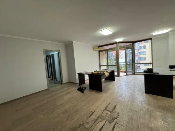 Tirane, shitet apartament 2+1+Ballkon Kati 3, 103 m² 258.000 € (21 DHJETORI)
