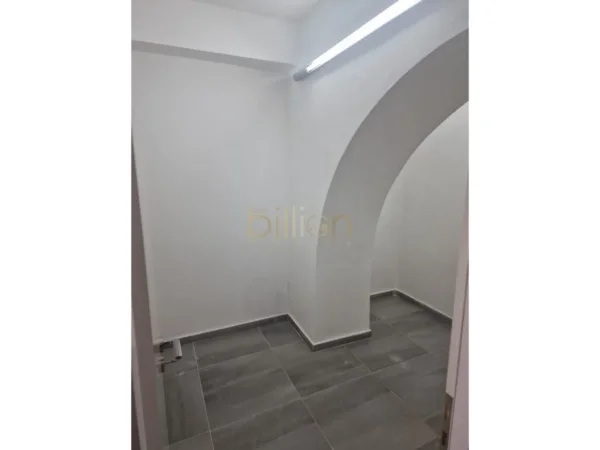 Tirane, jepet me qera , 30 m² 450 € (RRUGA SULEJMAN PASHA)