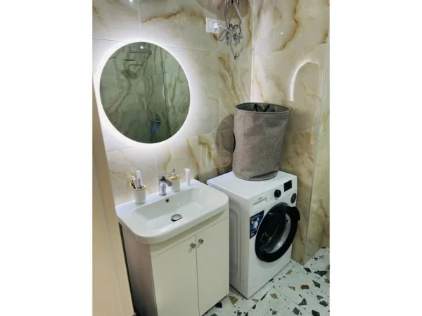 Tirane, shitet 1+1+Ballkon , 52 m² 900.000 € (MANGALEM21)