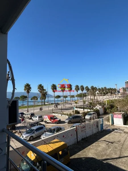 Vlore, jepet me qera apartament 1+1+Ballkon Kati 2, 58 m² 350 € (Rruga Çamëria)