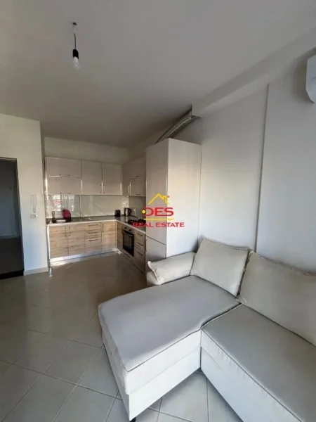 Vlore, jepet me qera apartament 1+1+Ballkon Kati 2, 58 m² 350 € (Rruga Çamëria)