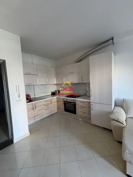 Vlore, jepet me qera apartament 1+1+Ballkon Kati 2, 58 m² 350 € (Rruga Çamëria)