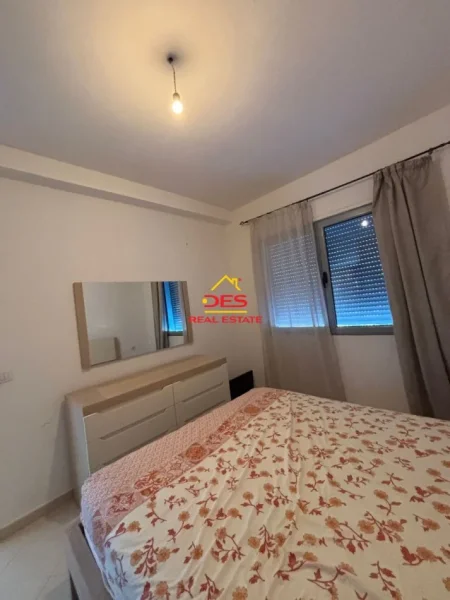 Vlore, jepet me qera apartament 1+1+Ballkon Kati 2, 58 m² 350 € (Rruga Çamëria)