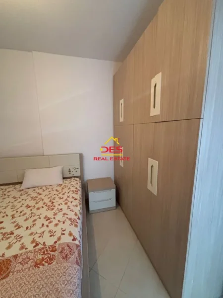 Vlore, jepet me qera apartament 1+1+Ballkon Kati 2, 58 m² 350 € (Rruga Çamëria)