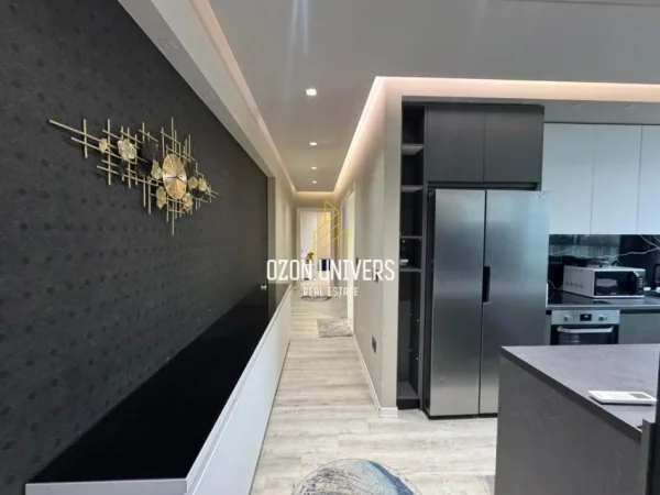 Tirane, shitet apartament 2+1+Ballkon Kati 3, 96 m² 255.000 € (Komuna e Parisit)