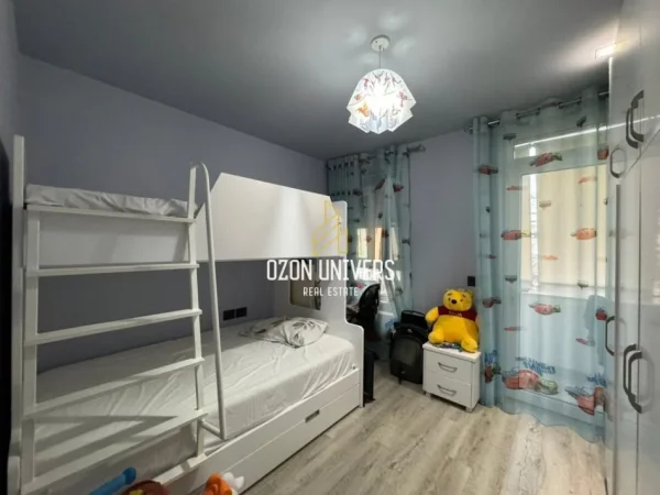 Tirane, shitet apartament 2+1+Ballkon Kati 3, 96 m² 255.000 € (Komuna e Parisit)