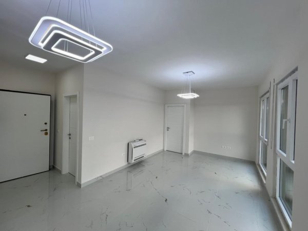 Tirane, jepet me qera apartament 1+1 , 67 m² 500 € (BULEVARDI I RI , RR. JORDAN MISJA)