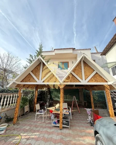 Tirane, jepet me qera Vile 3+1+Ballkon Kati 3, 320 m² 3.000 € 