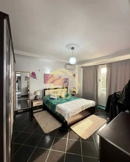 Tirane, jepet me qera Vile 3+1+Ballkon Kati 3, 320 m² 3.000 € 