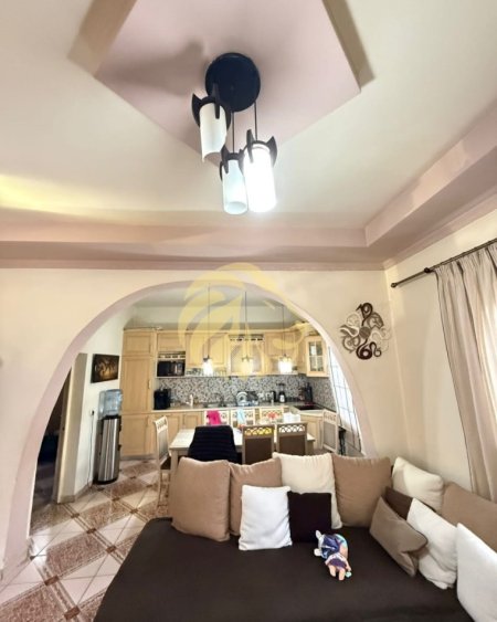 Tirane, jepet me qera Vile 3+1+Ballkon Kati 3, 320 m² 3.000 € 