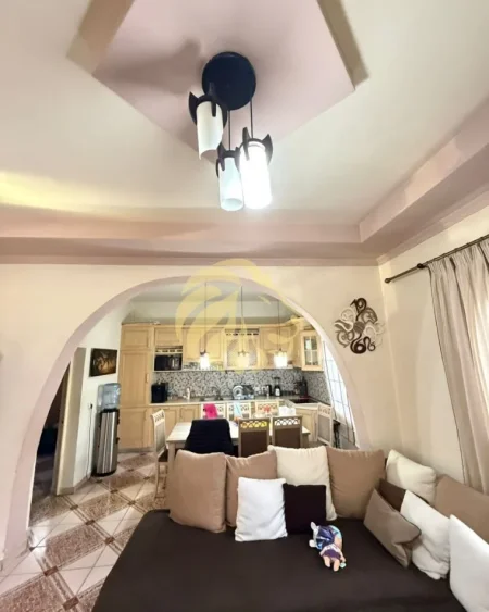 Tirane, jepet me qera Vile 3+1+Ballkon Kati 3, 320 m² 3.000 € 