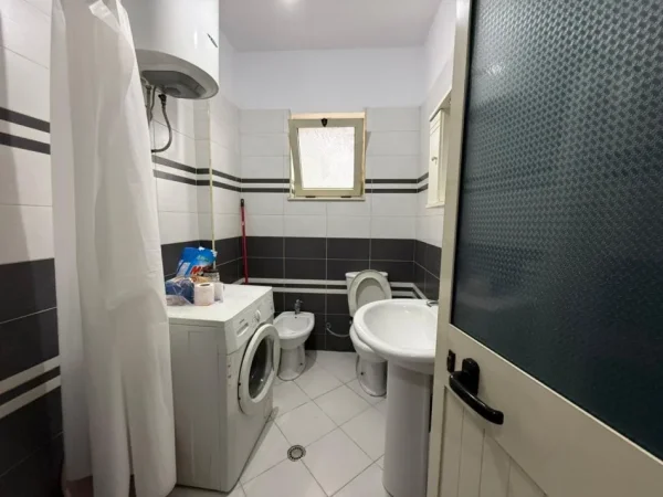 Tirane, jepet me qera apartament 1+1+Ballkon , 60 m² 500 € (Mine Peza)