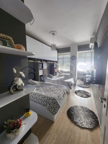 Tirane, jepet me qera apartament 2+1+Aneks+Ballkon Kati 1, 110 m² 450 € (Fresk , Pran kontaktit)