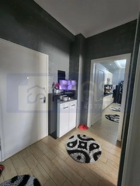 Tirane, jepet me qera apartament 2+1+Aneks+Ballkon Kati 1, 110 m² 450 € (Fresk , Pran kontaktit)